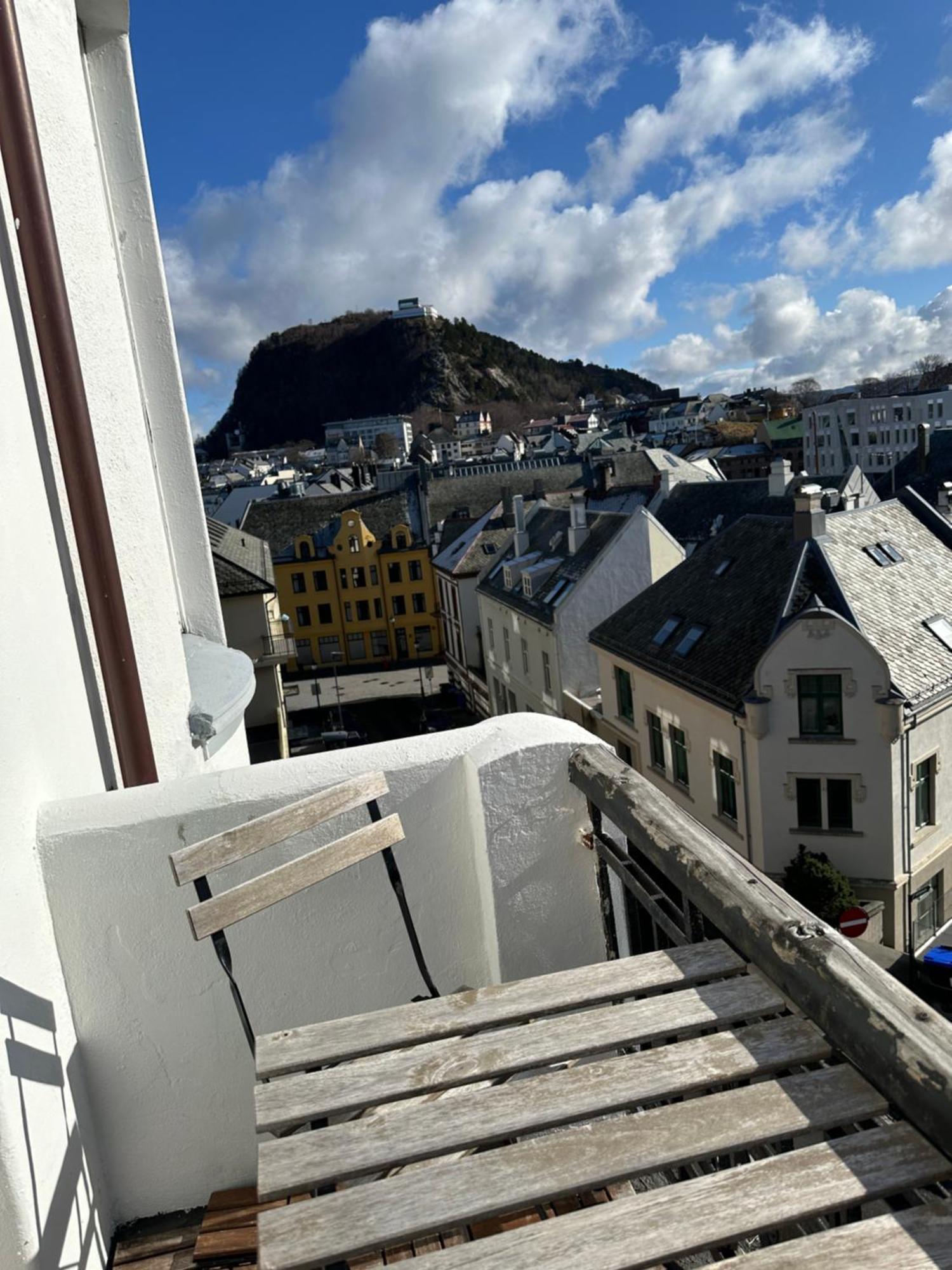 Stylish Big Jugend Art Nouveau Apartment With Balcony Heart Of Ålesund Exterior foto